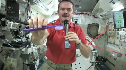 Ето Как се мият зъби в космоса