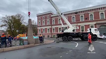 Автобус падна в река в центъра на Санкт Петербург, има 7 жертви