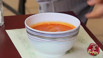 Мобилен телефон в супата - Скрита Камера