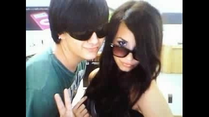 Rare personal pics of Demi Lovato
