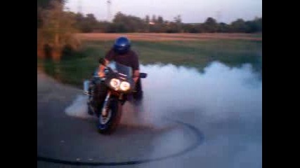 Burnout Suzuki Gsxr 750