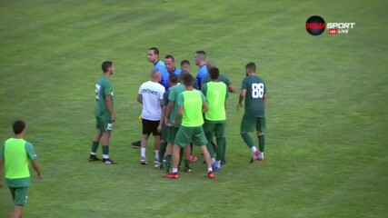 Скандален край на мач във Втора лига