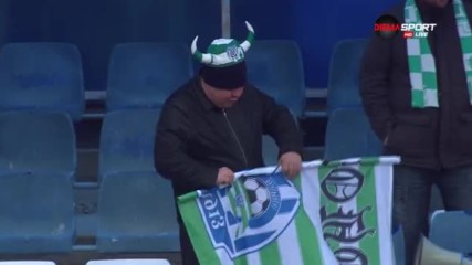 Колоритни фенове подкрепят Черно море в студа