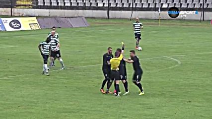 Играчите на Берое побесняха на съдията в срещата с Черно море
