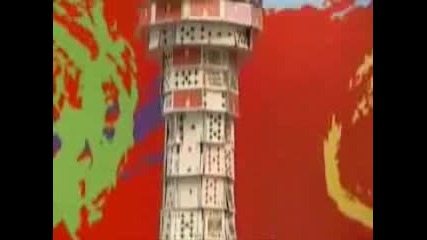 Рекорд на Гинес скулптури от 140 000 карти