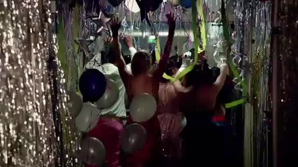 Avril Lavigne - Heres To Never Growing Up