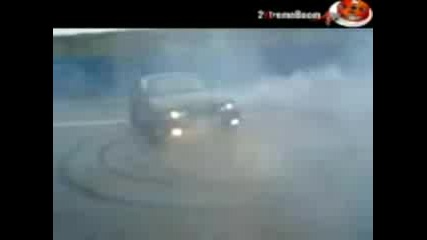 Бмв на уживена улица 