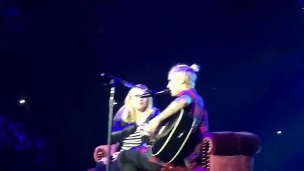 Justin Bieber - One Less Lonely Girl live (purpose Tour in Vancouver)