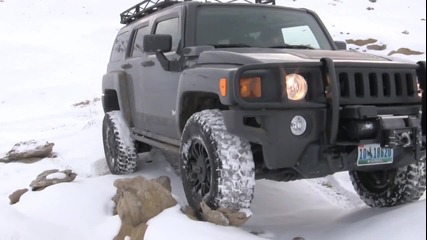 Hummer off road 4x4 snow