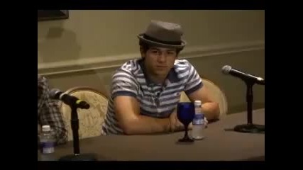 Интервю с Jonas Brothers в Puerto Rico - 2010 г. 