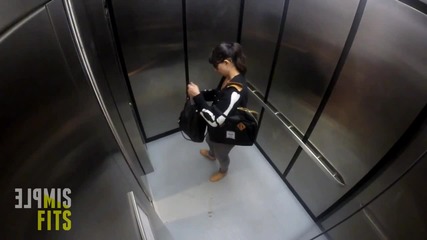 Брутaлна скрита камера в асансьор