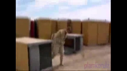 Смях - Войник в тоалетната?nice ass!