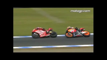 Motogp action at the A - Style Grand Prix of Japan 