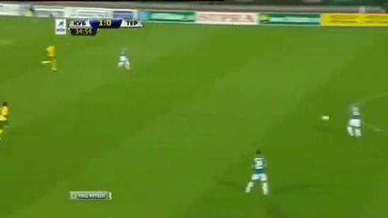 Фамозен гол от центъра !