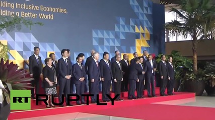 Philippines: Xi Jinping and Obama among officials at APEC Summit photo op