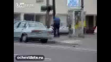 Пиян мъж прави секс с Toyota!