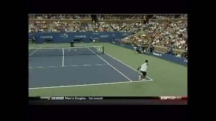 Us Open 2010, Federer - Dabul, shot between the legs 