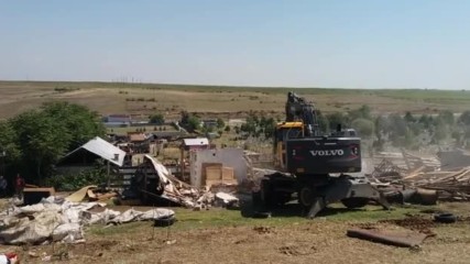 Премахнаха 16 незаконни постройки в Асеновград