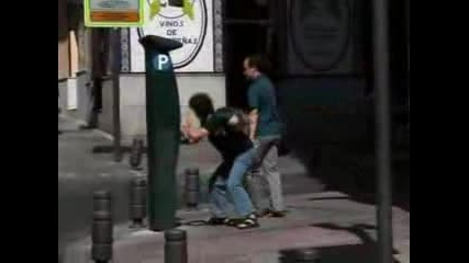 Луд Търси Си Белата !!!!