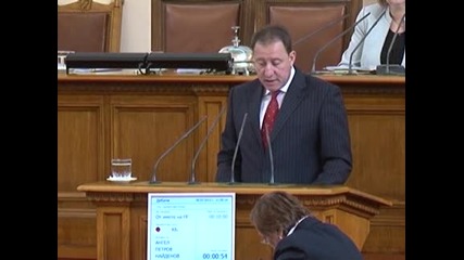 Ангел Найденов: Парламентът живее различен живот от този на българските граждани