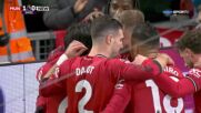 Манчестър Юнайтед повежда срещу Нюкасъл
