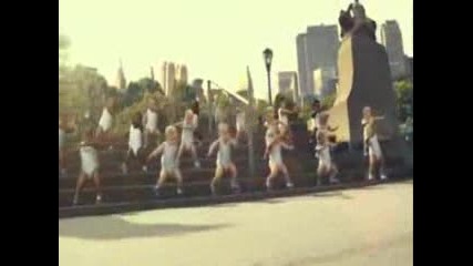 Бебета танцуват на песента Billie Jean - Michael Jackson
