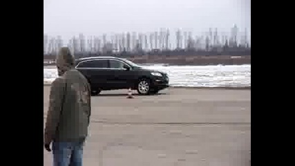 Audi Q7 Na Bojuri6te.