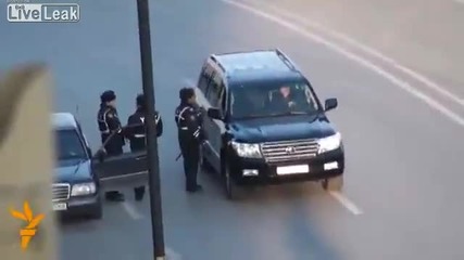 Нашите полицаи ряпа да ядат-вижте тези в Баку!!!