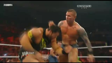 Ето какво става когато Nexus напада Randy Orton
