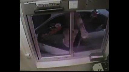 жена полудява пред Mcdonalds Drive 