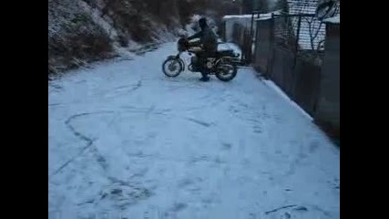 Дрифт с мотор на сняг