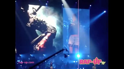 Eminem and Rihanna - Love the Way You Lie ( Live in Los Angeles ) 