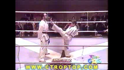 Този удар е сигурен нокаут в каратето (смях) 