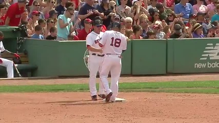 Red Sox pad lead on Victorino's single