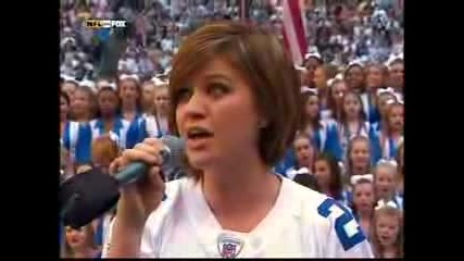 Кели Кларксън Пее Националния Химн