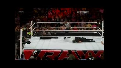 Raw 29.7.13 - The Shield vs Mark Henry & The Usos