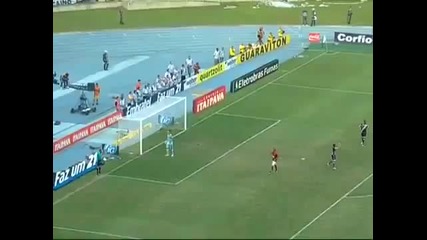 Роналдиньо напомня за качествата си!!