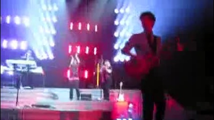 Kelly Clarkson Seven Nation Army ( White Stripes Cover ) Live Lincoln, Nebraska October 2009 