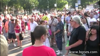 Над 1000 варненци отново протестират