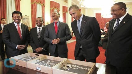 Obama Meets 3.2 Million-Year-Old Skeleton Lucy