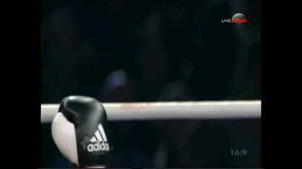 Кубрат Пулев срещу Александър Устинов в края на мача