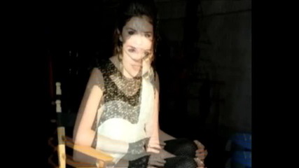 Selena is Falling Down 