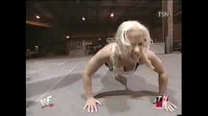 WWF - Molly Прави Лицеви Опори