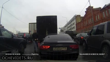 Видео регистратор заснема шофьор хулиган на пътя