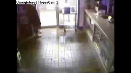 Крадец направо се осакати докато обира магазин 