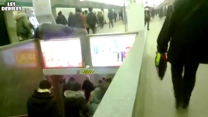 Пиян руснак в метрото