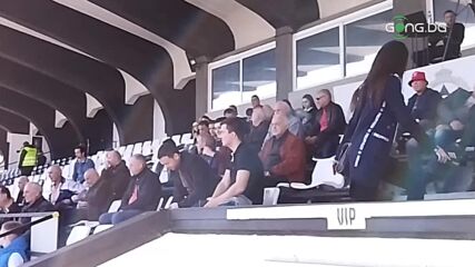 Венци Стефанов гледа мача със Спартак Варна в интересна компания