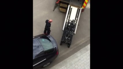 Контролирана експлозия до бъдещото американското посолство в Лондон