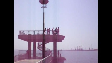 Ненормални!!! Аз и приятели скачаме от моста в Бургас 