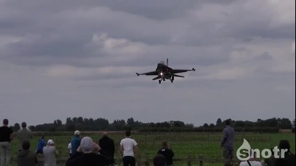 F -16 Показва Пилотаж